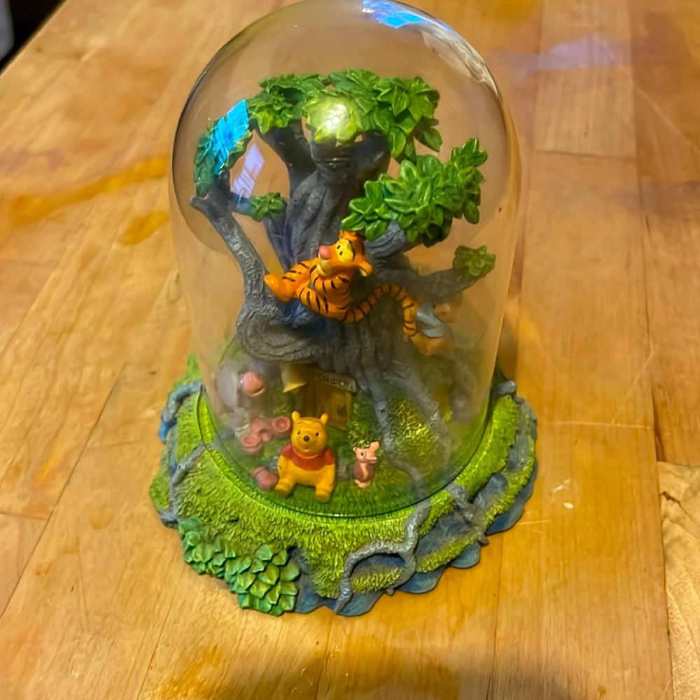 Winnie and friends  cloche